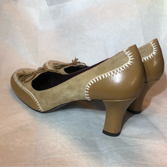 Via Spiga Vintage Italian Leather and Suede pump, size 9 1/2 M. - Picture 5 of 10